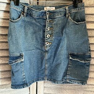 LOVE TREE Blue Denim Mini Skirt With Pockets Women’s Misses/Juniors Size L